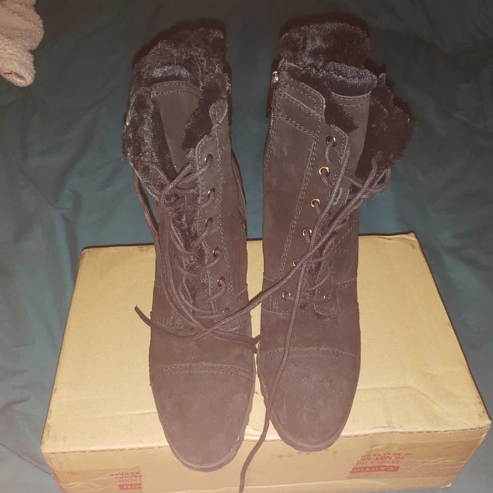 Winter heeled boots